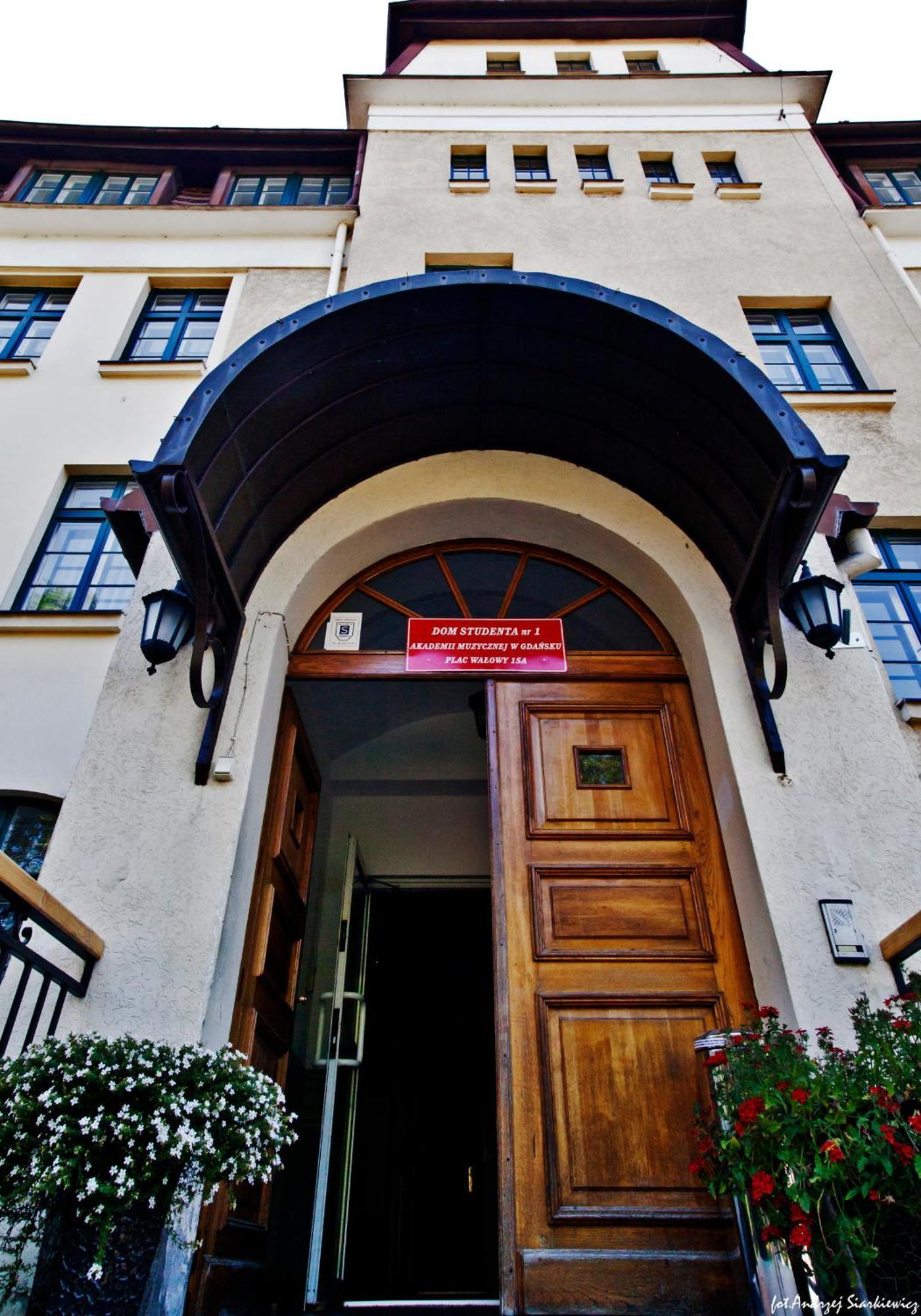 Ds Cztery Pory Roku Hostel Gdansk Exterior photo